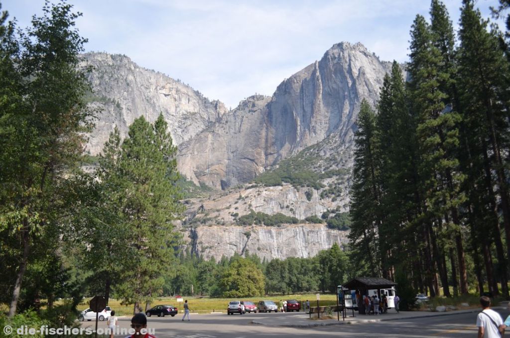 Yosemite: Granitfelsen im Zentralpark
Der gesamte Nationalpark ist von Felsketten umgeben.
