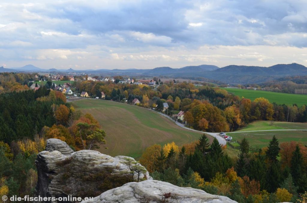 Gamrig
Der Gamrig liegt am Rande des Basteigebietes und gestattet ein weiten Blick auf die Steine der hinteren Sächsischen Schweiz.
