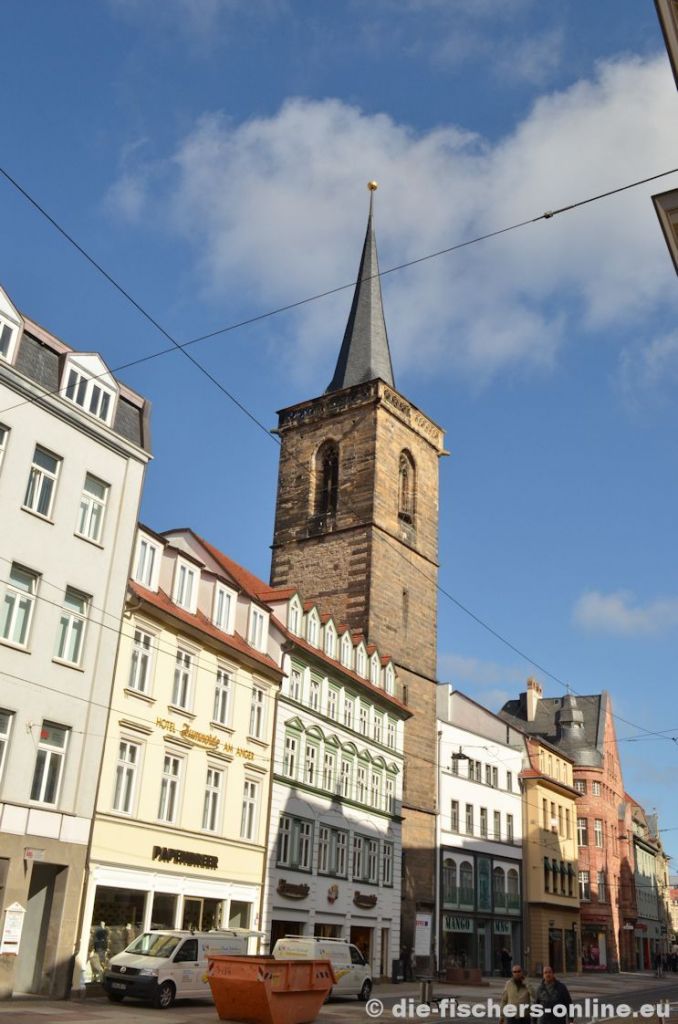 Anger
...der mit zu den ältesten Türmen der Stadt zählt (1412). Die Bartholomäuskirche war eine der ersten urkundlich erwähnten Kirchen in Erfurt (1182). Im Turm befindet sich ein Glockenspiel, welches in Apolda hergestellt wurde.
