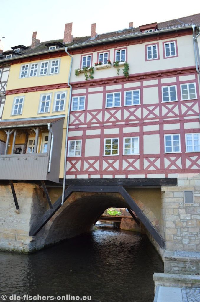 Krämerbrücke
Fachwerk und Krämerbrückengewölbe, dahinter ist die Rathausbrücke zu erkennen.
