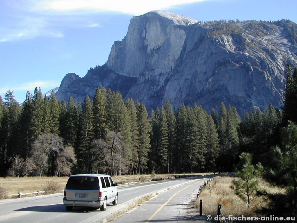 Yosemite: Zufahrtstraße im Tal des Parkes
Über das Yosemite Tal gelangt man in den zentralen Teil des Parkes.
