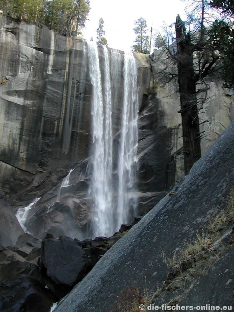 Yosemite: Vernal Fall
Der Vernal Fall des Merced River stürzt etwa 100 Meter nach unten.
