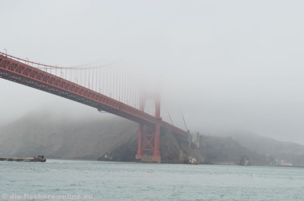 San Francisco: Golden Gate Bridge im Nebel
Eine der letzten Stationen ist San Francisco. Eine Bootsfahrt in der San Francisco Bay führte uns auch zur Golden Gate Bridge.

